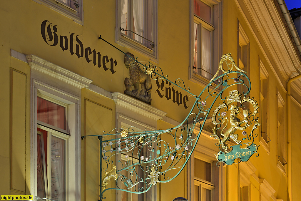 Meißen. Altstadt. Hotel Goldener Löwe mit Namenszeichen. Bauakte von 1865. Erste urkundliche Erwähnung 1657. Heinrichsplatz 6