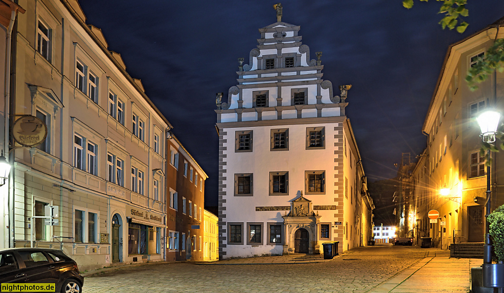 Meißen. Bahrmannsches Brauhaus Erstbau 1460. Umbau 1569-1572 zum Bürgerhaus im Stil der Renaissance. Sitznischenportal und Volutengiebel. Zwischen Rosengasse und Webergasse