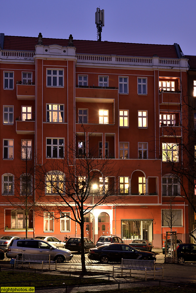 Berlin Neukoelln Boddinstrasse 21 am Boddinplatz Mietshaus erbaut 1906-1907 von Georg Behnke