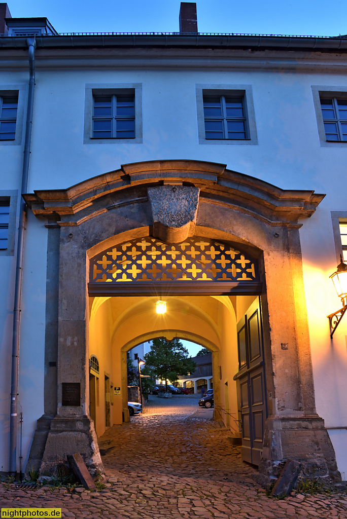Meissen. Klosterhof Sankt Afra. Gegründet 1205 Augustiner-Chorherrenstift. Umbau 1543 zur Fürstenschule durch Kurfürst Moritz von Sachsen. Evangelische Akademie seit 1991. Portal