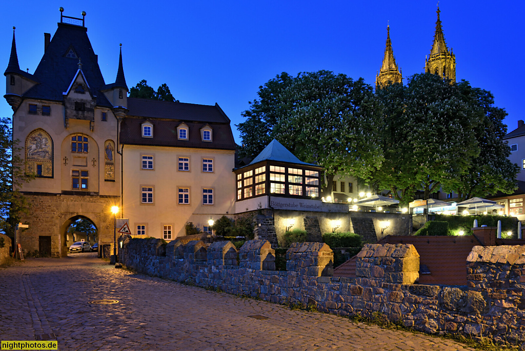 Meissen. Torhaus an der Schlossbrücke erbaut 1875 von Otto Wanckel mit Walmdach und Dachtürmchen. Wandmosaike 1890 von Wilhelm Walther. Torhausmuseum. Weinstube Böttgerstube