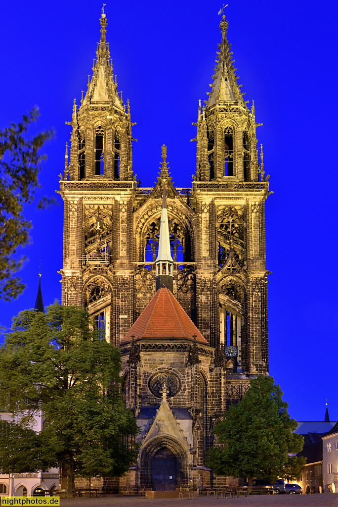 Meissner Dom. St. Johannis und St. Donatus. Erbaut 1266-1293 im Stil der Gotik auf dem Burgberg. Domplatz 2. Türme erbaut 1903-1909 im Stil der Neugotik von Carl Schäfer und Dombauführer Joseph Schäffler