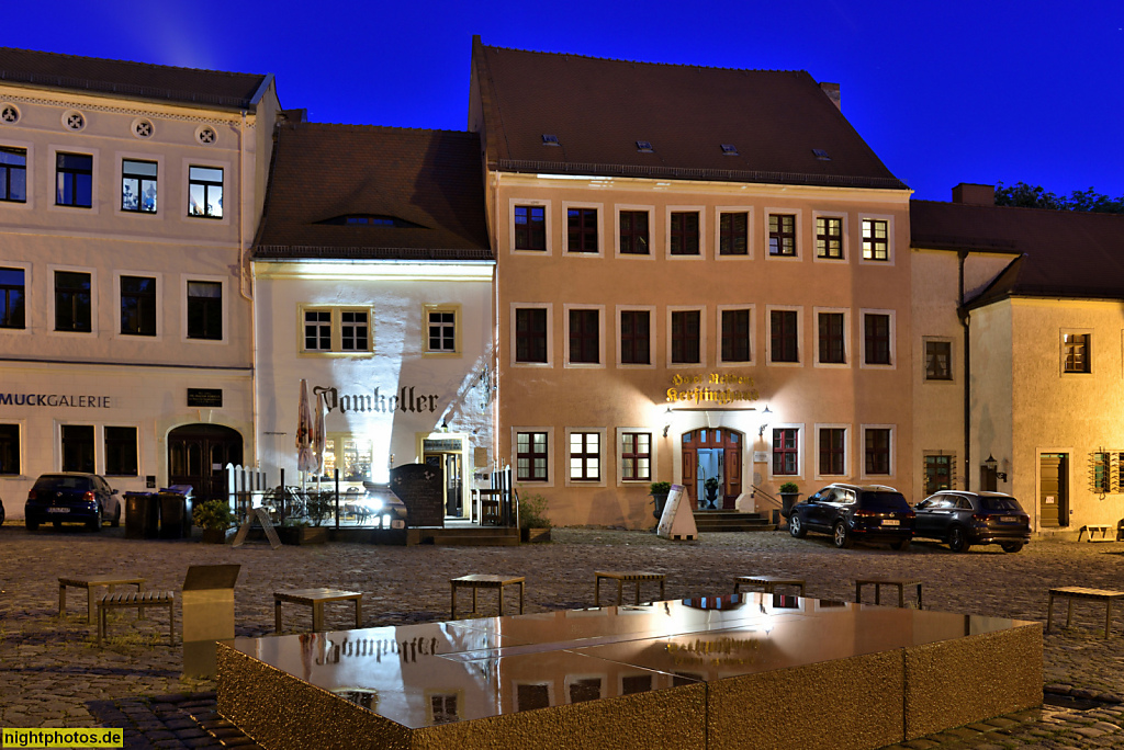 Meissen. Kändler-Haus mit Schmuckgalerie ehemalige Scholasterei Domschule erbaut 1745 von Johann Joachim Kändler. Domkeller und Kerstinghaus ehemalige Schotterei. Erbaut 1744 als Wohnsitz des Malers Georg Friedrich Kersting. Domplatz 8-10. Quellstein. Gru