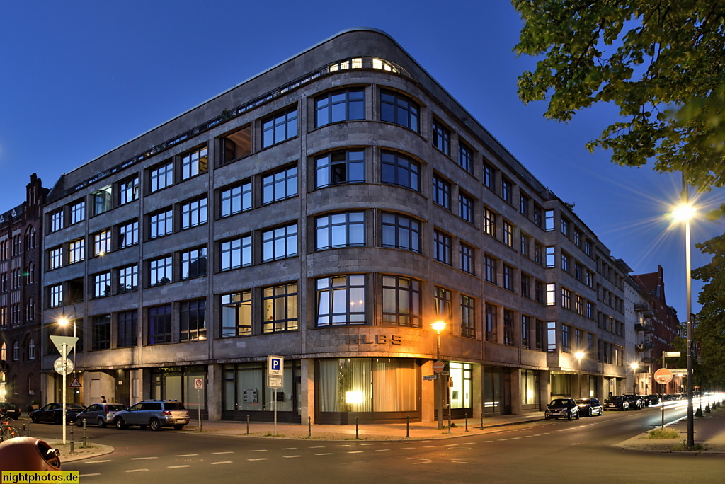 Berlin Mitte. HLBS. Erbaut 1927-1932 als Verbandshaus des Deutschen Verkehrsbundes von Bruno Taut und Max Taut. Wiederaufbau 1949-1951. Engeldamm 70. Michaelkirchplatz 1-2