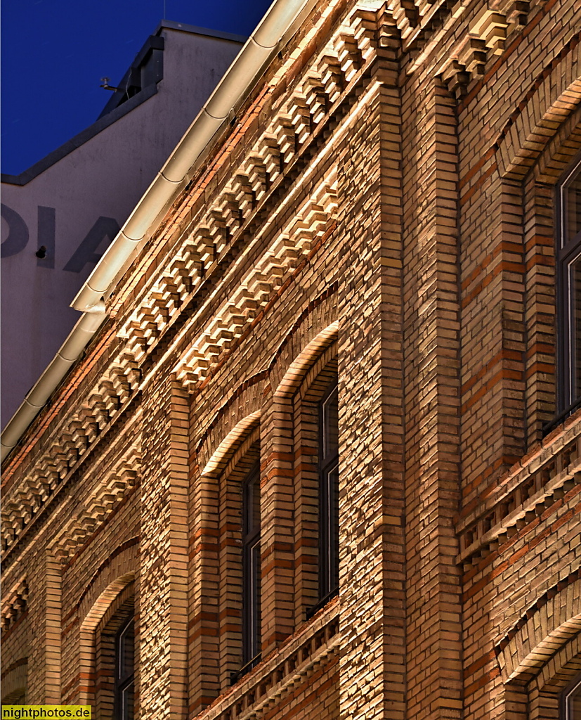 Berlin Mitte. Gewerbebau. Erbaut 1866 durch die Stadtgemeinde Berlin als Feuerwache Luisenstadt. Köpenicker Strasse 125
