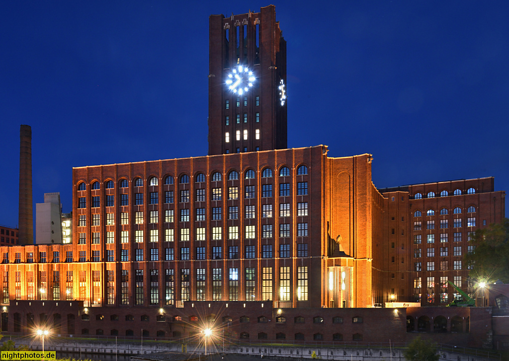 Berlin Tempelhof. Ullsteinhaus. Erbaut 1925-1927 von Eugen Schmohl als Verlagshaus mit Druckerei. Expressionismus mit Pfeilerfassade. Mariendorfer Damm 1-3