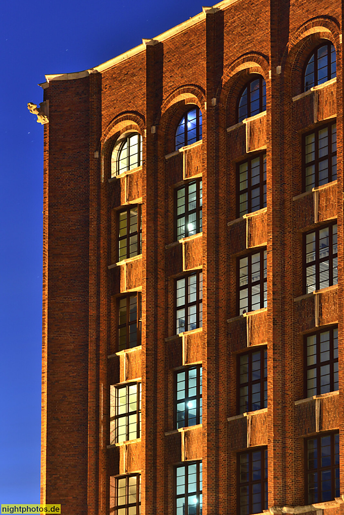 Berlin Tempelhof. Ullsteinhaus. Erbaut 1925-1927 von Eugen Schmohl als Verlagshaus mit Druckerei. Expressionismus mit Pfeilerfassade. Mariendorfer Damm 1-3