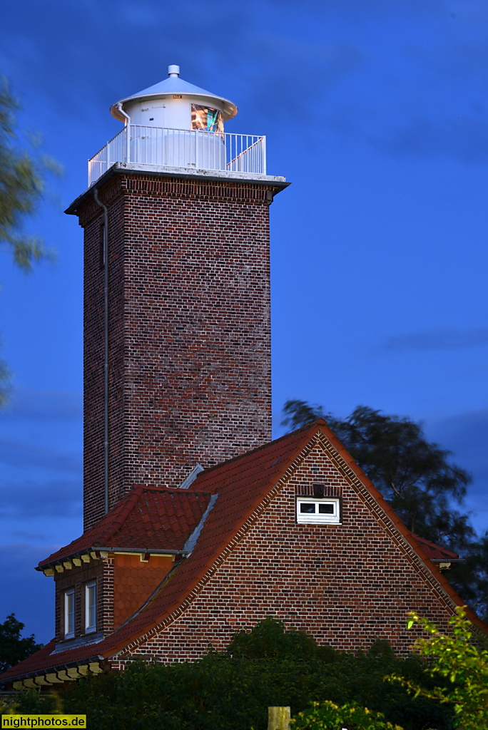 Neustadt in Holstein. Leuchtturm Pelzerhaken. Erstbau 1842-1843. Neubau 1936-1937 aus Ziegelmauerwerk an der Neustädter Bucht als Orientierungsfeuer. Leuchtturmwärterhaus