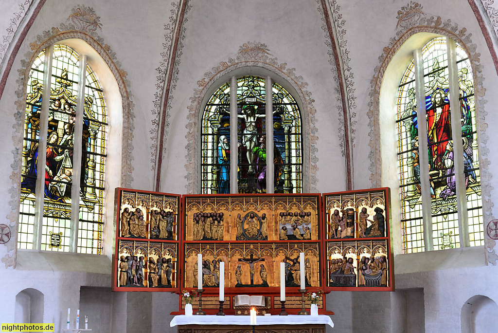 Burg auf Fehmarn. St. Nikolai. Evangelische Kirche erbaut ab 1231 als dreischiffige Hallenkirche in Romanik. Spätgotischer Umbau im 15. Jahrhundert. Flügelaltar 14. Jhdt