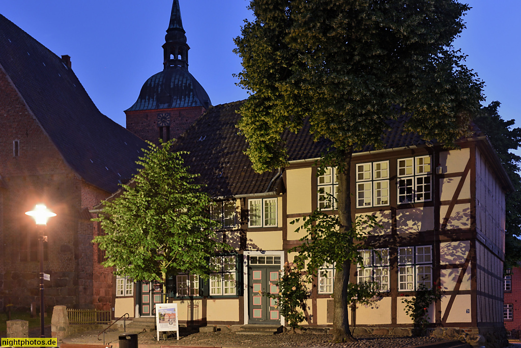 Burg auf Fehmarn. Heimatmuseum Peter Wiepert. Ehemaliges Schulhaus der Stadtschule. Eingerichtet 1897 von Sanitätsrat und Lehrer Dr. Johann Voß. Breite Strasse 49