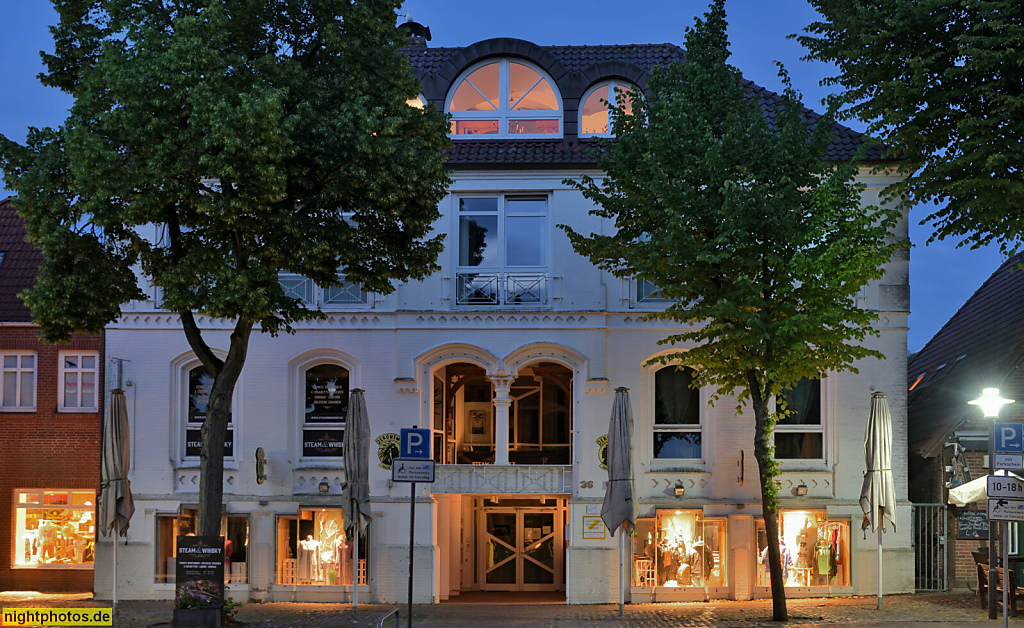 Burg auf Fehmarn. Wohn- und Geschäftshaus mit Ladenlokal. Breite Strasse 36