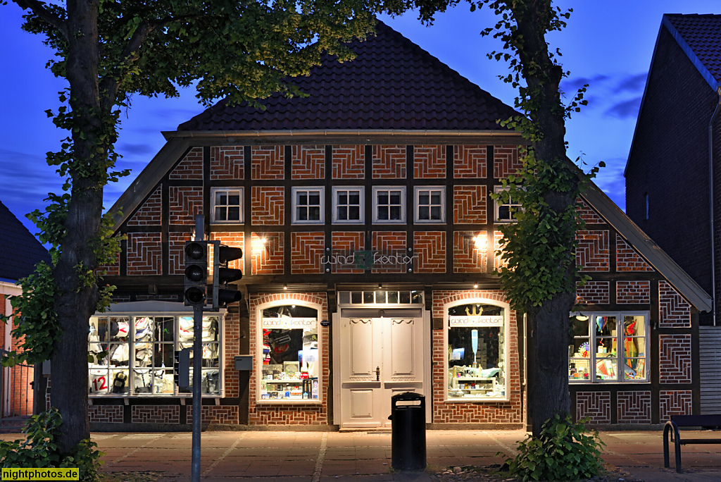 Burg auf Fehmarn. Wohn- und Geschäftshaus. Fachwerk Backsteinausfachung. Breite Strasse 29