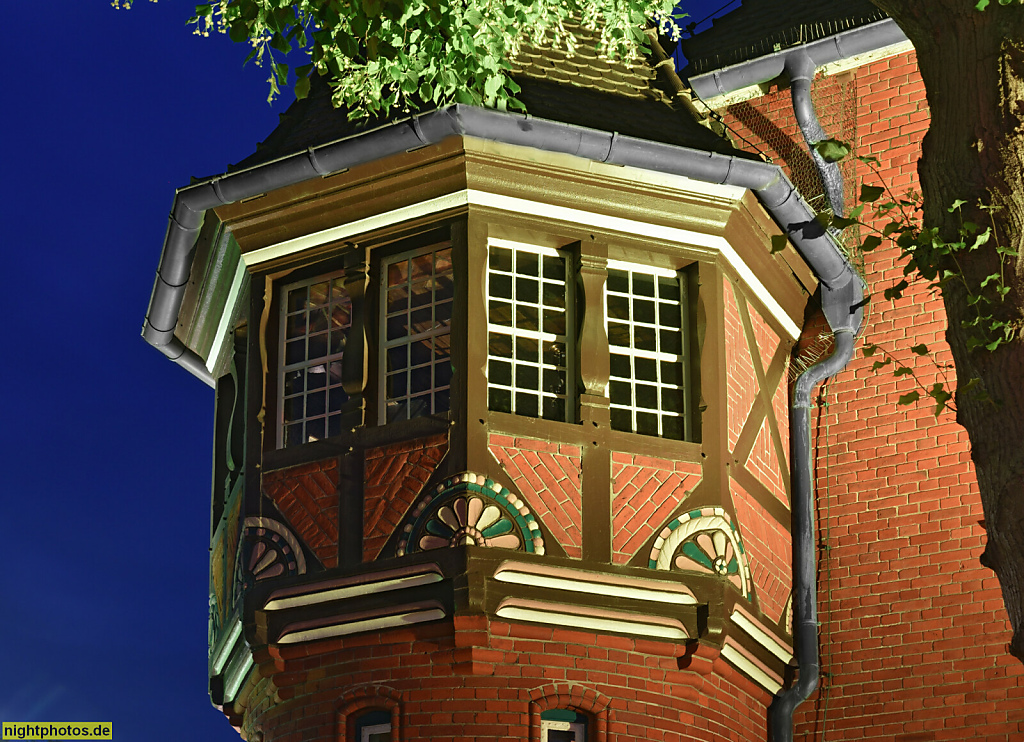 Burg auf Fehmarn. Rathaus erbaut 1901 von Carl Voss in Klinkerbauweise. Eckturm mit Turmstube in Fachwerk. Am Markt 1