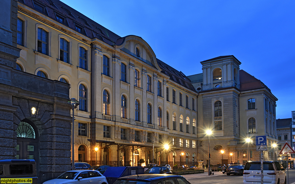 Berlin Mitte. Hotel Telegraphenamt mit Restaurant Roots. Erbaut 1910-1916 von Wilhelm Walter und Max Lehmann als Haupt-Telegraphenamt in Neobarock. Modernisiert 2006-2022 von Patzschke uind Partner Architekten. Oranienburger Strasse 73-76