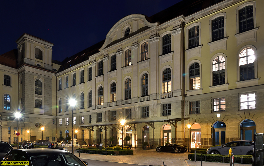 Berlin Mitte. Hotel Telegraphenamt mit Restaurant Roots. Erbaut 1910-1916 von Wilhelm Walter und Max Lehmann als Haupt-Telegraphenamt in Neobarock. Modernisiert 2006-2022 von Patzschke uind Partner Architekten. Oranienburger Strasse 73-76