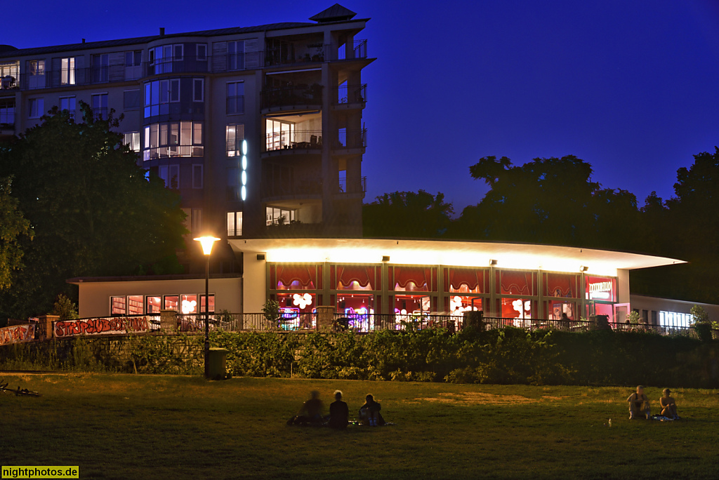 Berlin Mitte. Restaurant Coccodrillo. Erbaut 1958 von Hans Jährig und Max Kowohl als Gaststätte Café Weinberg. Pavillon mit Panoramafenster