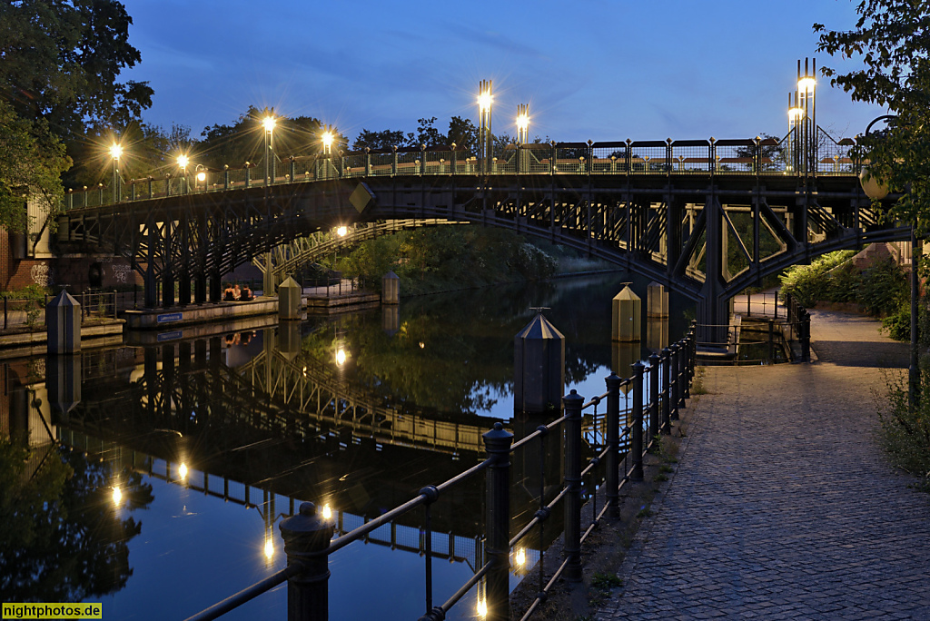 Berlin Mitte Tiergarten. Lichtensteinbrücke über Landwehrkanal. Erbaut 1985-1986 von Ralf Schüler und Ursulina Schüler-Witte. Rohrfachwerkträger