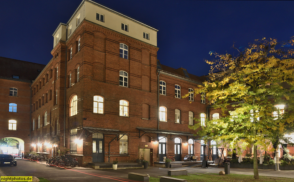 Berlin Schöneberg. Wohn- und Gewerbehof 'Bricks' Hof 1 Haus 1. Erbaut 1903 als Postamt von Otto Spalding, Wilhelm Tuckermann und Louis Ratzeburg. Sanierung und Umbau 2020 von Graft Architekten. Hauptstrasse 27-28