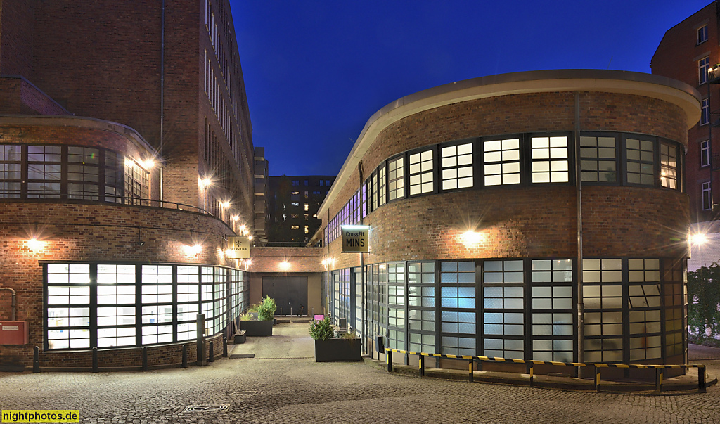 Berlin Schöneberg. Wohn- und Gewerbehof 'Bricks'. Haus 3. Ehem. Postfuhramt West erbaut 1926-1931 von Fritz Nissle. Sanierung und Umbau 2020 von Graft Architekten. Belziger Strasse 33