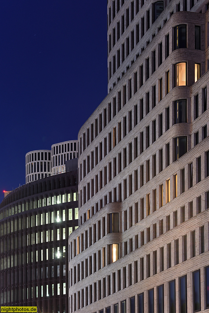 Berlin Charlottenburg. Hotel Dorint seit 2020. Erbaut 2002-2005 von Jan Kleihues als Sofitel. Joachimsthaler Strasse 34 Ecke Augsburger Strasse. Fassadendetail