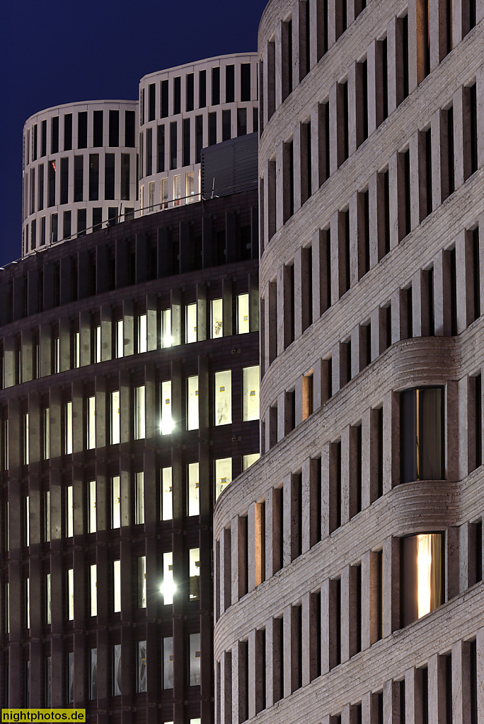 Berlin Charlottenburg. Hotel Dorint seit 2020. Erbaut 2002-2005 von Jan Kleihues als Sofitel. Joachimsthaler Strasse 34 Ecke Augsburger Strasse. Fassadendetail