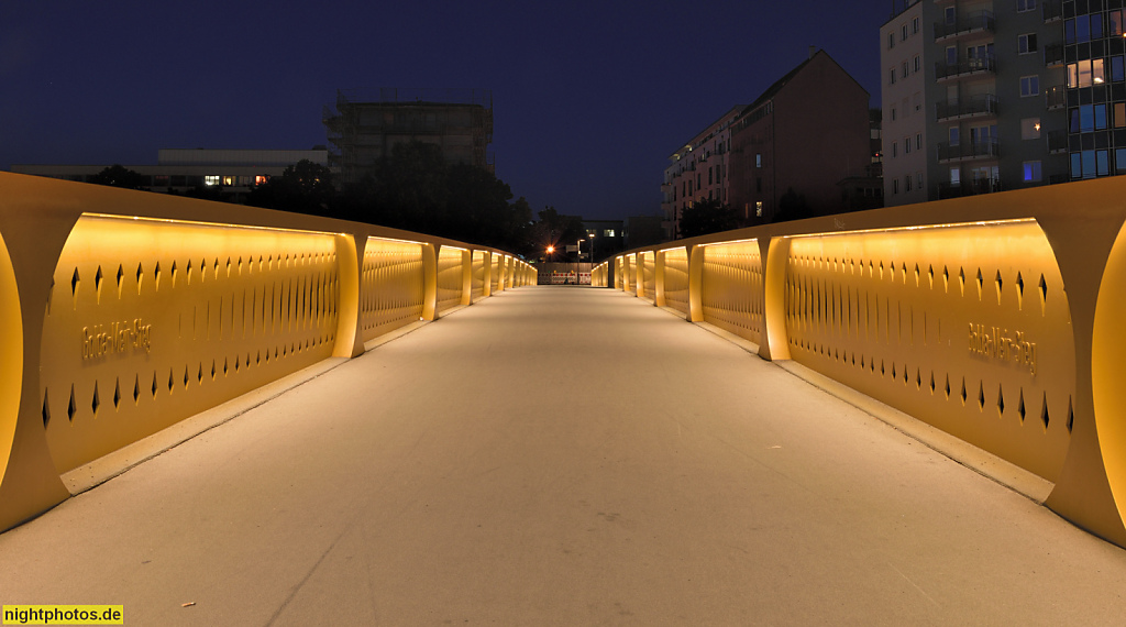 Berlin Mitte Moabit. Europacity. Golda-Meir-Steg als Stahlbrücke für Fussgänger über den Berlin-Spandauer Schifffahrtskanal erbaut 2021 von Büro acme mit Statikbüro AKT II am Otto-Weidt-Platz