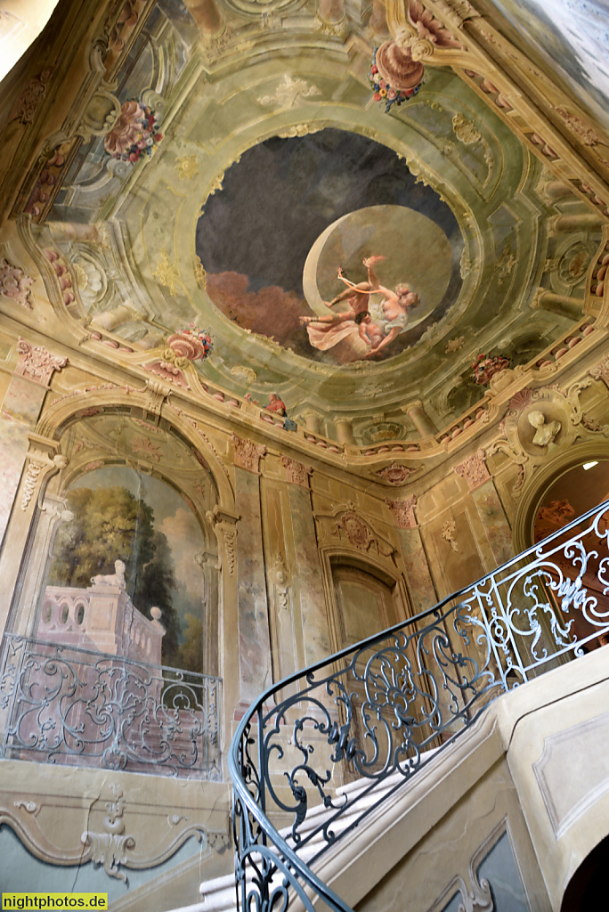 Schloss Altdöbern erbaut 1717 im barocken Stil für Generalmajor Alexander Dietrich von Eickstedt. Umbau fuer Carl Heinrich von Heineken 1749-1752. Umbau 1880 bis 1905 für Heinrich Graf von Witzleben-Alt-Doebern. 1917-1938 Eugen Laib Garbáty. Treppenhaus m