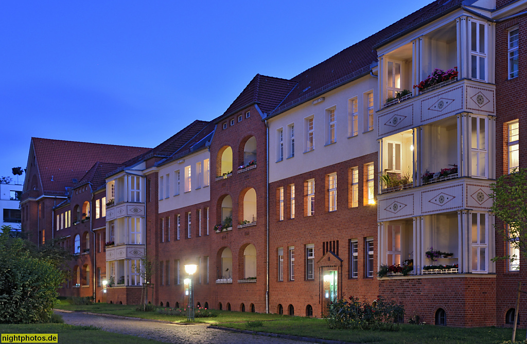 Berlin Steglitz. Wohnanlage Steglitz II erbaut 1907-1908 von Paul Mebes und Walther Schmarje. Beamten-Wohnungsverein zu Berlin eG. Fritschweg 1-4