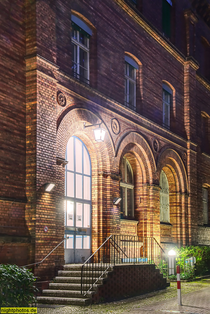 Berlin Steglitz. Johann-August-Zeune-Schule für Blinde. Erbaut 1876-1877 von David August Rudolf Stüve mit Johann Eduard Jacobsthal und Ludwig Giersberg. Seitenportal. Rothenburgstrasse 14. Teil der Königlichen Blindenanstalt Steglitz