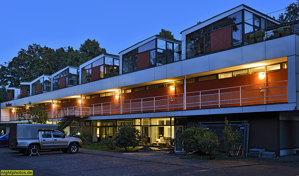 Berlin Mitte Hansaviertel. Eternit-Haus. Wohnanlage erbaut 1957 von Paul Baumgarten zur Interbau. Stahlbetonbau mit Eternit-Fassade. Altonaer Strasse 1