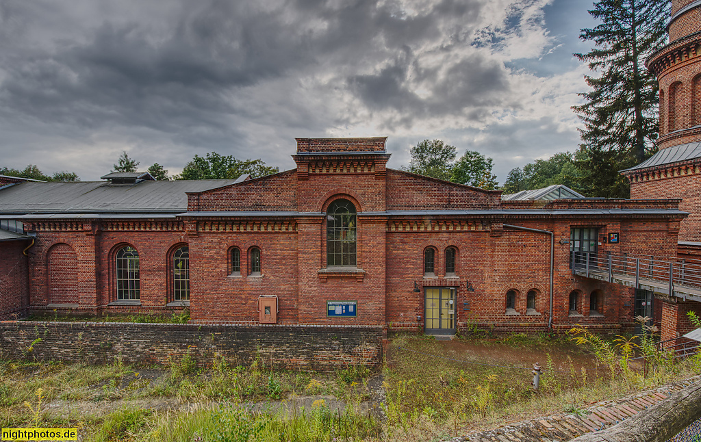 Berlin Grunewald. Naturschutzzentrum Ökowerk Teufelssee. Erbaut 1872 von Hanshent und Schmetzer als Hauptgebäude mit Maschinenhaus des Wasserwerk Teufelssee