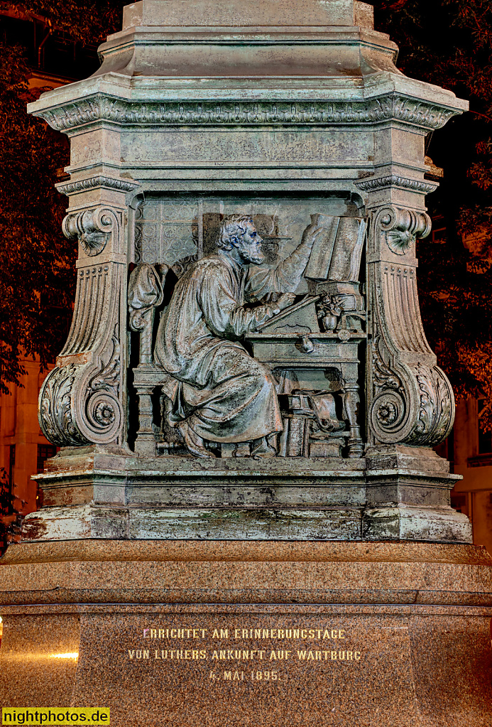 Eisenach. Karlsplatz mit Denkmal für Martin Luther erschaffen 1895 von Bildhauer Adolf von Donndorf aus Bronze auf Steinsockel