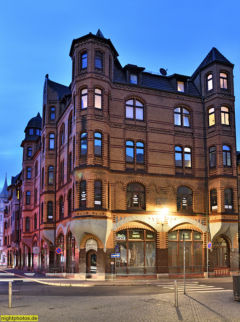 Eisenach. Wohn- und Geschäftshaus. Pressehaus erbaut aus Backsteinen mit Klinker. Querstrasse 32, 34