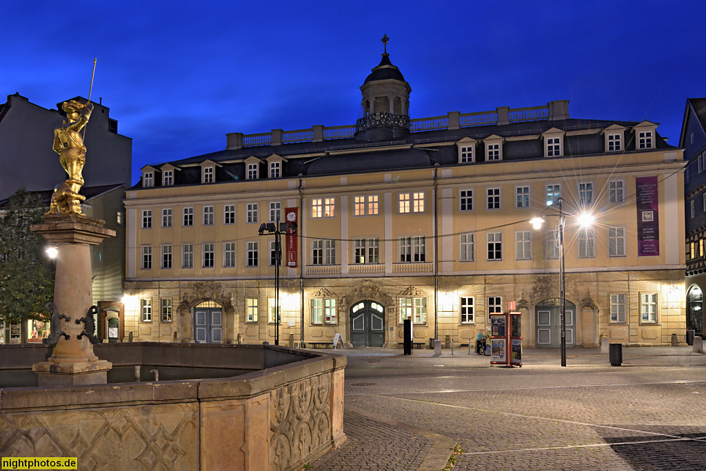 Eisenach. Thüringer Museum. Erbaut 1742-1748 als spätbarockes Stadtschloss von Landesbaumeister Gottfried Heinrich Krone fuer Herzog Ernst-August von Sachsen-Weimar. Georgsbrunnen erbaut 1549