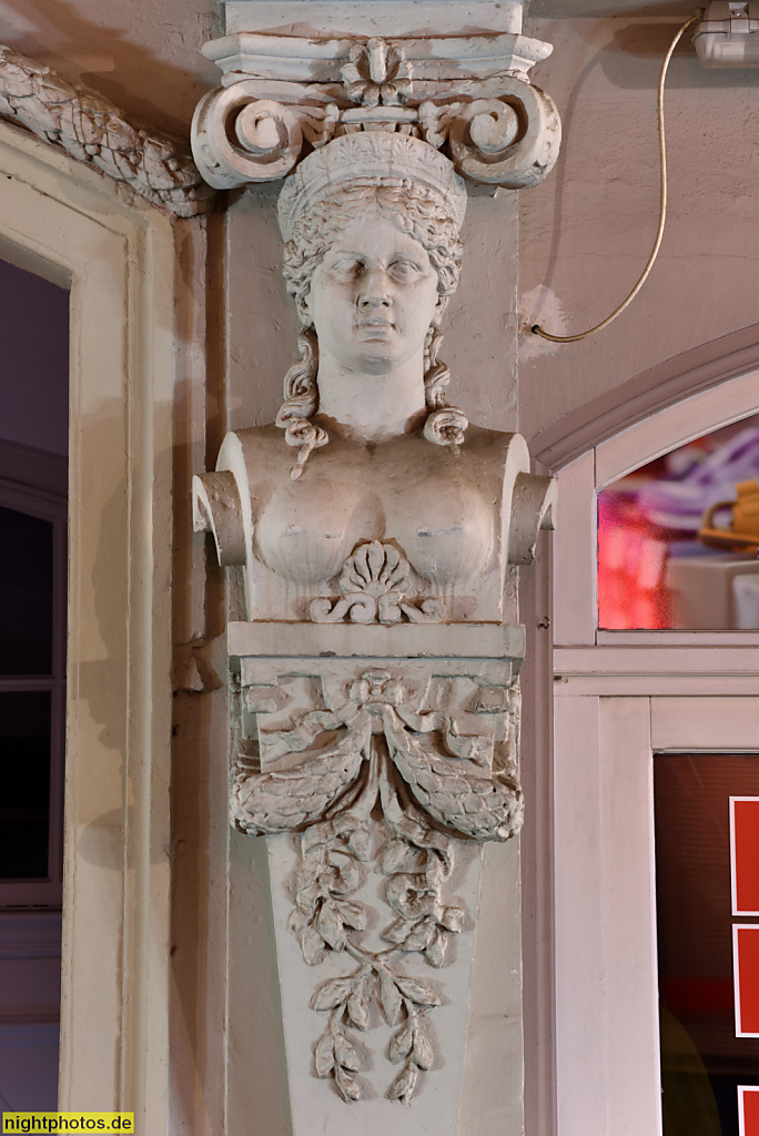 Eisenach. Herme als Portalfigur an einem Wohn- und Geschäftshaus in der Karlstrasse 3