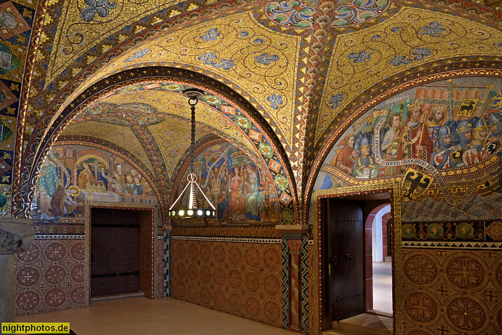 Eisenach. Wartburg. Erbaut 1067 v Ludwig dem Springer. Wiederaufbau 1853-1859 durch Hugo von Ritgen für Großherzog Carl Alexander von Sachsen-Weimar-Eisenach. Elisabethkemenate mit Mosaiken und Wandmalerei im neobyzantinischen Stil erschaffen 1902-1906 vo