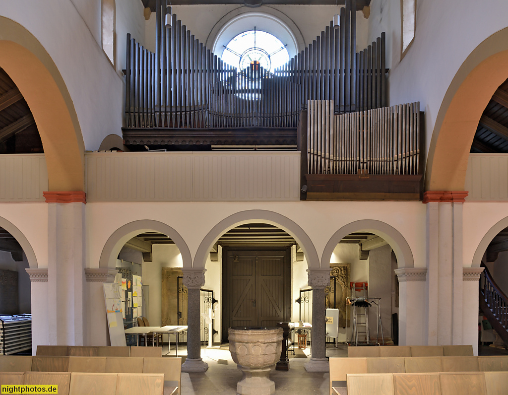 Eisenach. Nikolaikirche erbaut um 1180 als romanische Kaufmannskirche. Pfeiler-Säulen-Basilika. Letzte Restaurierung 1987. Orgelempore mit Orgel von Fa. Walcker erneuert 1937-1938. Generalüberholung 1982