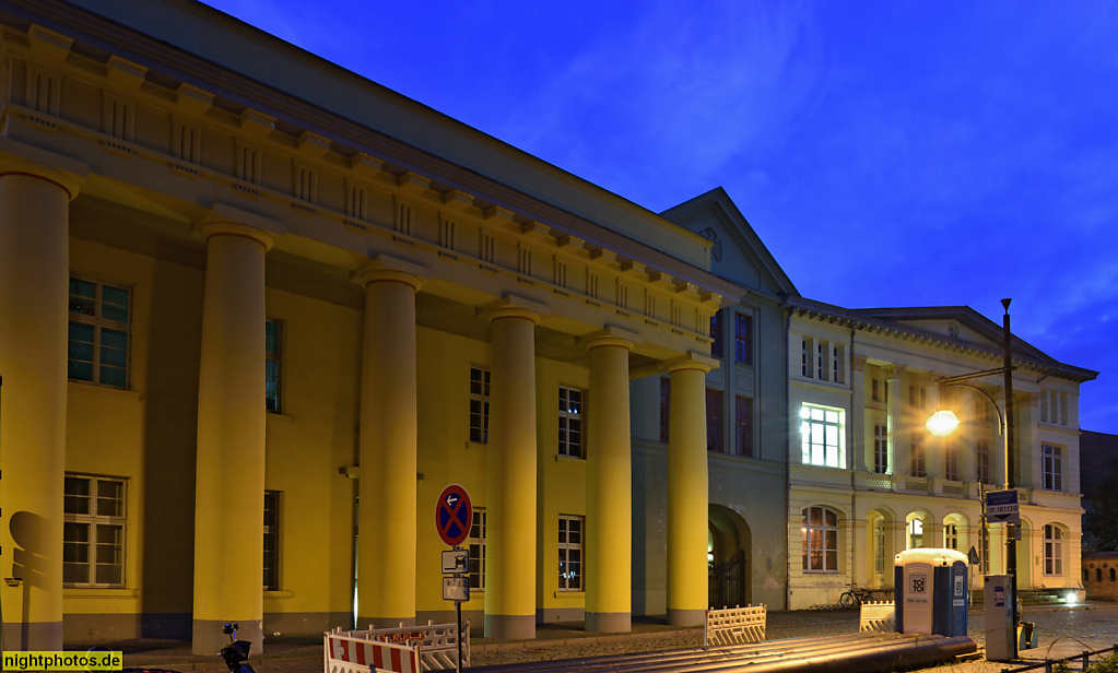 Rostock. Neue Wache am Universitätsplatz 4 (links). Zoologie der Universität Rostock am Universitätsplatz 2 (rechts). Erbaut 1842-1845 von Georg Adolph Demmler als Mecklenburgisches Oberappellationsgericht (bis 1879)