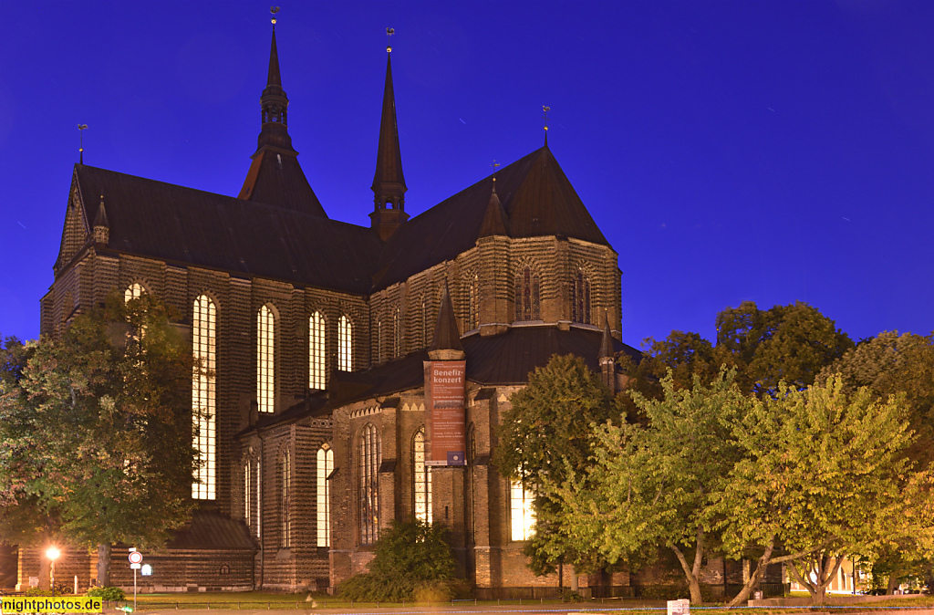 Rostock Evangelische Marienkirche erbaut ab 1290-1454. Dreischiffige Basilika als Ziegelbau aus gelbem und rotem Backstein mit Dachreiter