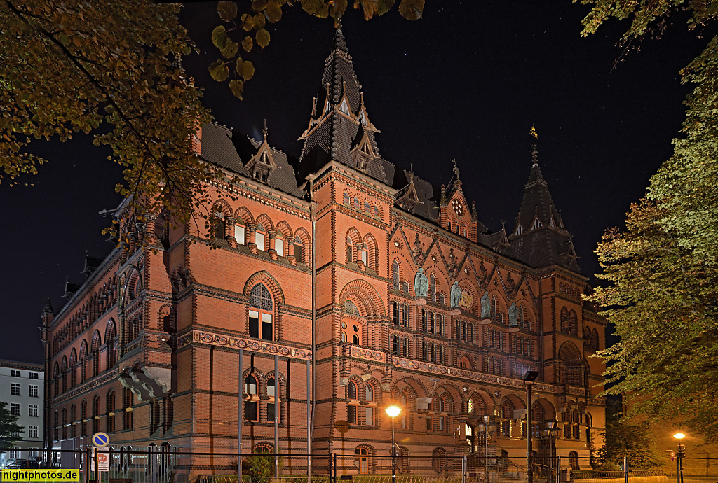 Rostock. Oberlandesgericht OLG erbaut 1889-1893 von Gotthilf Ludwig Möckel für Großherzog Friedrich Franz III. als Verwaltungs- und Gerichtssitz der Vereinten Landstände. Standbilder von Ludwig Brunow und Oskar Rassau. Wallstrasse 3