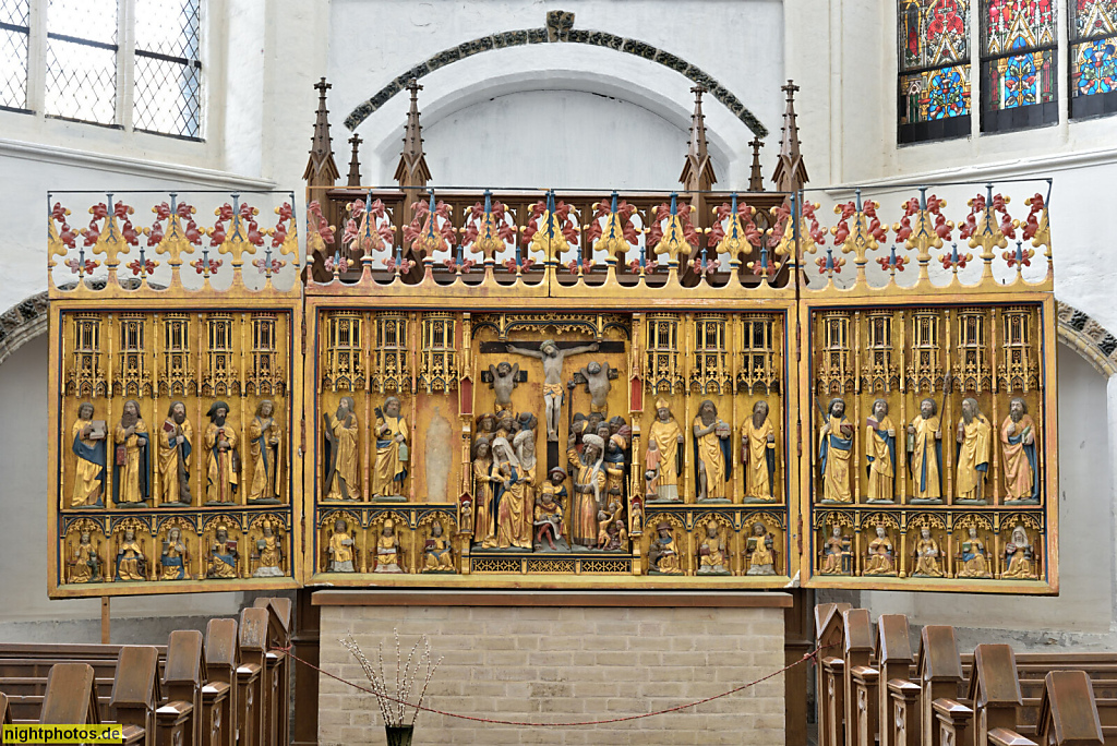 Rostock Evangelische Marienkirche erbaut ab 1290-1454. Dreischiffige Basilika. Retabel des ehemaligen Hauptaltar im nördlichen Querhaus erschaffen um 1450