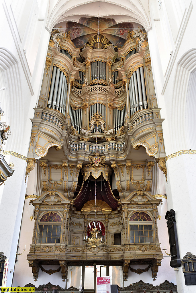 Rostock Evangelische Marienkirche erbaut ab 1290-1454. Dreischiffige Basilika. Orgel mit Fassade von Paul Schmidt 1770. Orgel saniert 1938 von Sauer Orgelbau. Rokoko Fürstenempore für Christian Ludwig II von Mecklenburg. Bildhauer J. A. Klingmann und J. G