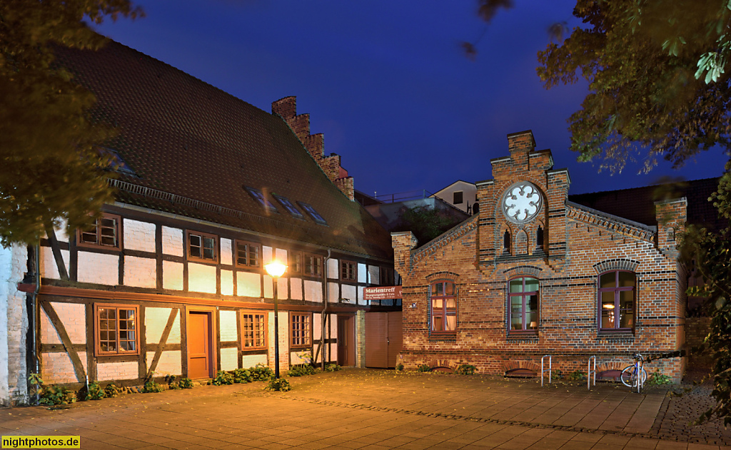Rostock. Café Marientreff. Begegnungsstätte Kirchencafé. Erbaut als Kirchhaus mit Heizhaus. Bei der Marienkirche 1b 1c 1d
