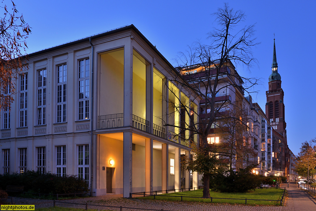 Berlin Prenzlauer Berg. Schule am Senefelder Platz. Grundschule. Nördlicher Seitenflügel mit Kolonnade. Schönhauser Allee 165