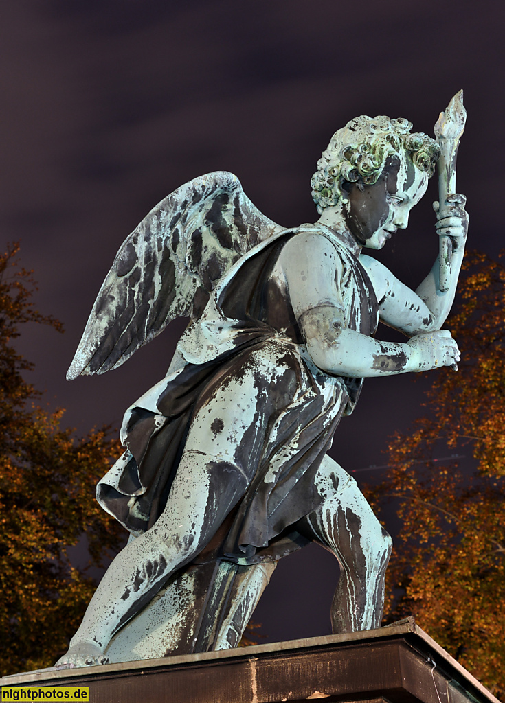 Berlin Schöneberg. Heinrich-von-Kleist-Park. Bronzeskulptur 'Genius des Geistes'. Erschaffen 1871-1876 von Albert Wolff. Ehemals im Lustgarten