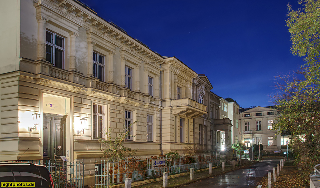 Berlin Tiergarten. Wohnhausgruppe Begaswinkel. Erbaut 1872-1873 von Ernst Klingenberg. Spätklassizistisch. Saniert 1986-2004 von BASD Architekten. Genthiner Straße 30 I-K. Bewohner war Maler Adalbert Begas, Bruder von Bildhauer Reinhold Begas