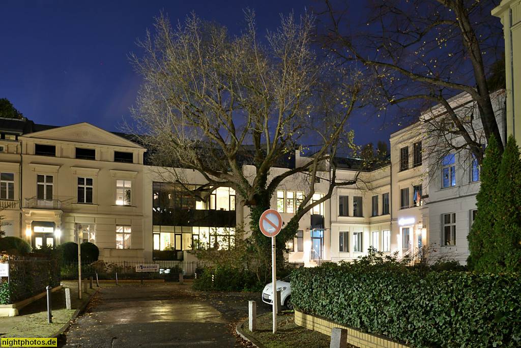 Berlin Tiergarten. Wohnhausgruppe Begaswinkel. Erstbau 1872-1873 von Ernst Klingenberg. Saniert 1986-2004. Neubau Nr. 30 C 2013-2017 von BASD Architekten. Genthiner Strasse 30 C-F