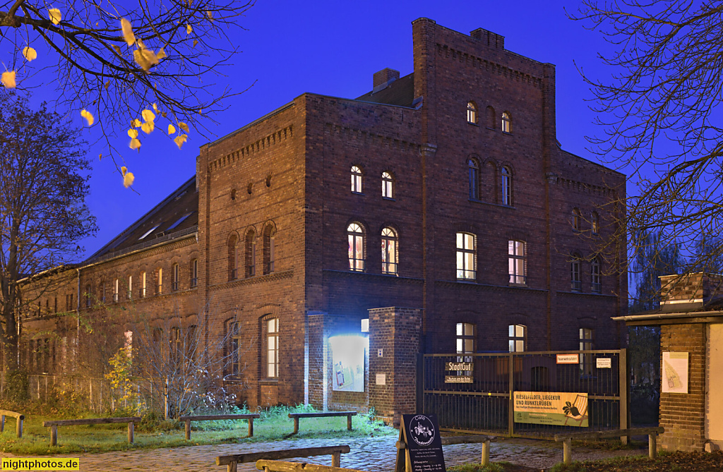 Berlin Blankenfelde. Stadtgut. Gutshaus erbaut um 1850. Saniert 2011-2012 von Mietergenossenschaft SelbstBau e.G. Hauptstrasse 28. Ziegelfassade