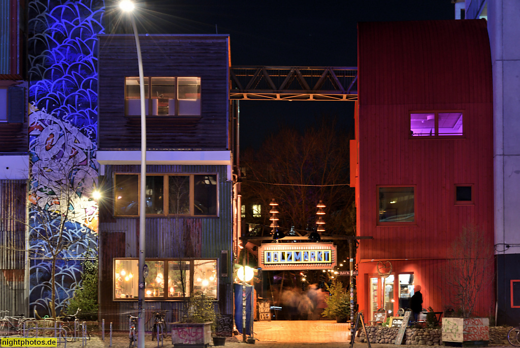 Berlin Friedrichshain. Mörchenpark am Kulturquartier Holzmarkt 25. Holzhaus mit Gewerbenutzung erbaut 2023 von Office ParkScheerbarth