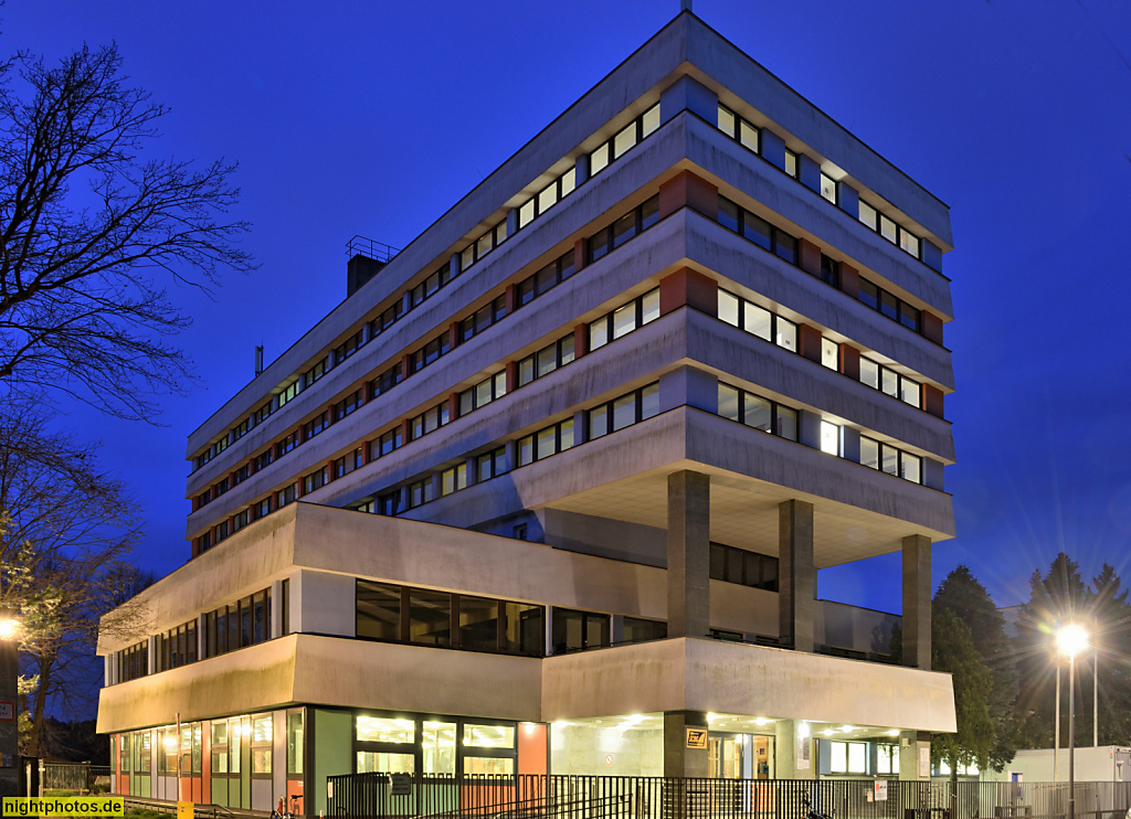 Berlin Grünau. Wasserfahrsportzentrum. Bundesstützpunkt Rudersport. Olympiastützpunkt. Sportkomplex Grünau. Sportclub Berlin-Grünau. Sportpromenade 3